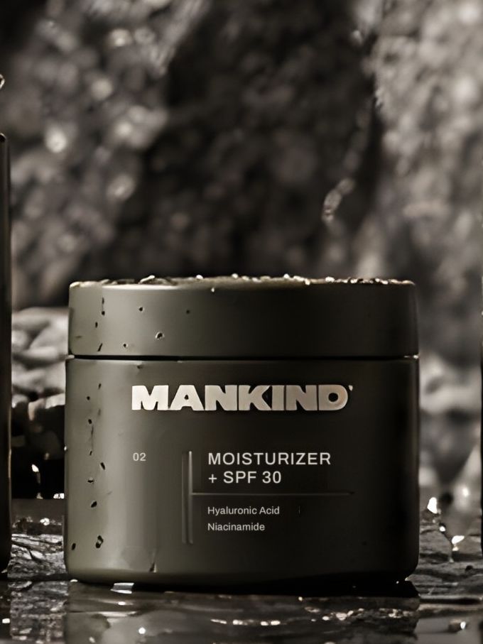 Moisturizer + SPF 30 con agua. Render de referencia.